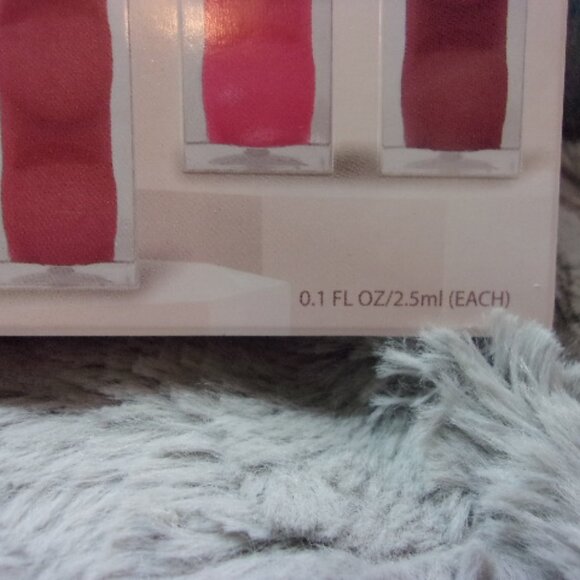 M-53 NEW IN PACKAGE 4 LONG LASTING LIP GLOSS SET - Picture 3 of 9